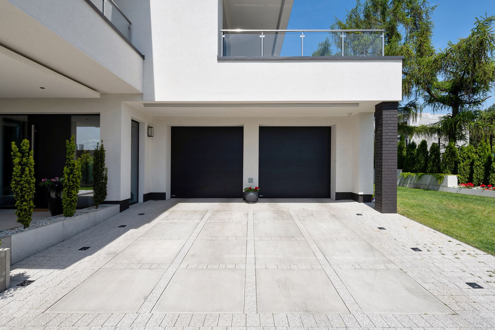 Beton feljáró a garázshoz betonból készült